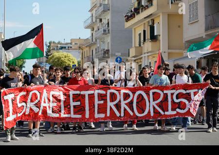 Roma, Italia. 30 maggio 2025. Manifestazione per Gaza degli studenti di Roma Sud Ñ Roma Ñ Italia Ñ Venerd“ 30 maggio 2025 - Cronaca - (foto di Cecilia Fabiano/ credito: LaPresse/Alamy Live News Foto Stock