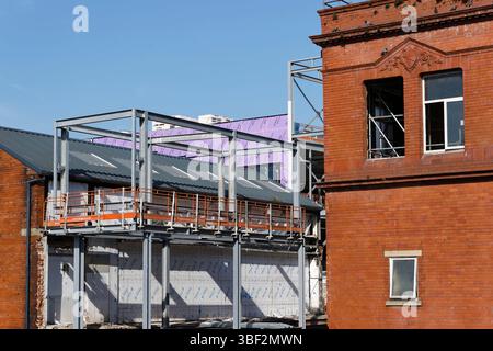 Radcliffe, sito di costruzione di collegamenti con hub civico, con telaio in acciaio a scheletro, a Greater manchester, regno unito Foto Stock