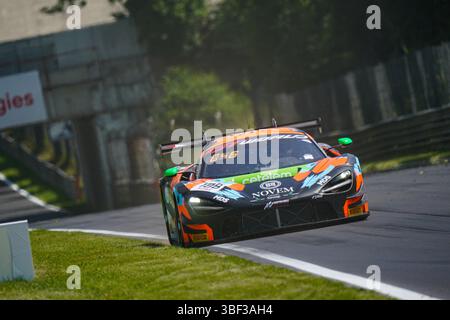 Guilherme OLIVEIRA, Miguel RAMOS e Thomas FLEMING alla guida della (#188) McLaren 720S GT3 EVO del team Garage 59 durante il 4° round del GT World Challenge Europe by AWS, 30 maggio 2025 all'autodromo Nazionale Monza, Italia. Foto Stock