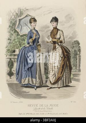 Parigi, Faivre, P., Chillot, A., Revue de la Mode, Gazette de la Famille, dimanche 4 juillet 1886, 15th Année, No. 757: Etoffes de la M.on le Houssel, Parigi, nel mezzo - incise, due donne su una Borgogna, una con una lettera in mano. A sinistra: "toilette" di blu grigio pieno "Louisine", blu punteggiato e broderie color crema. A destra: "toilette" di mousseline crema ricamata con puntini marroni, pizzo marrone "Fail" e pizzo color crema. Modello di Benoit. Sotto la presentazione alcune regole pubblicitarie per diversi prodotti. Stampa dalla rivista di moda Revue de la Mode (1872-1913). Dim Foto Stock