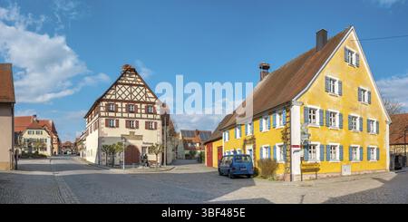Tipiche case franconiane nella piccola città di campagna di Merkendorf, Franconia media, Baviera, Germania, Europa Foto Stock