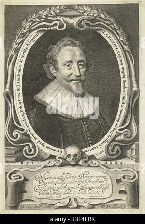 Heinsius, Daniel, Blaeu, Willem Janszoon, Mierevelt, Michiel Jansz. Van, Delft, Willem Jacobsz., Ritratto di Hugo de Groot all'età di 49 anni, Michiel Jansz van, breastpiece in cartouche ovale assegnato con rami di due grandi produttori. Teschio e cartiglio con latino fresco sotto ritratto. Su testo verso in libreria. Stampa, illustrazione del libro, stampe, altezza 267 mm, larghezza 177 mm, 1580-09-15 - 1638-04-11, stampatore, 1632 - 1632, carta, incisione, incisione (processo di stampa), 1567-05-01 - 1641-06-27, dopo, per pittura, pubblicazione (evento), pubblicazione, Noord-Nederlands, 1571 - 1638-10-21, editore, Zuid-N. Foto Stock