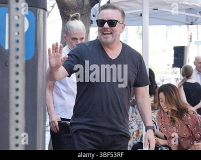 Los Angeles, Stati Uniti. 30 maggio 2025. Ricky Gervais è stato onorato con Star on the Hollywood Walk of Fame Ceremony, tenutasi al 1628 di Vine Street a Hollywood, CALIFORNIA, venerdì 30 maggio 2025. (Foto di Sthanlee B. Mirador/Sipa USA) credito: SIPA USA/Alamy Live News Foto Stock