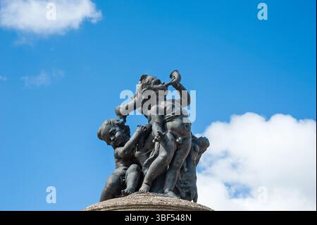 Enniskerry, Irlanda, 05 maggio 2025, Una statua a Powerscourt House, a Powerscourt House, una delle più belle proprietà di campagna in Irlanda. Foto Stock