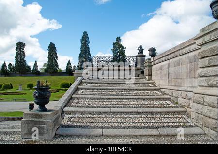 Enniskerry, Irlanda, 5 maggio 2025, il giardino di Powerscourt è una delle attrazioni più interessanti della contea di Wicklow, Irlanda. Foto Stock