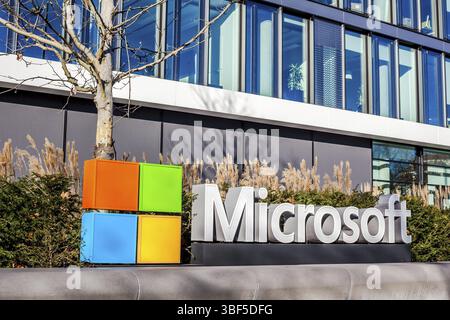 MONACO DI BAVIERA, GERMANIA - 26 DICEMBRE 2018: Logo Microsoft presso l'edificio degli uffici dell'azienda situato a Monaco, Germania, Europa Foto Stock