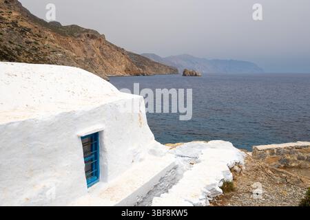 La piccola cappella di Agia Anna sull'isola di Amorgos, Cicladi, Grecia Foto Stock