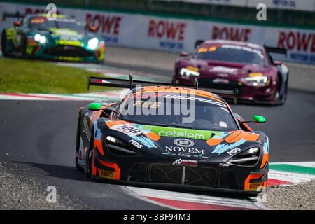 Guilherme OLIVEIRA, Miguel RAMOS e Thomas FLEMING alla guida della (188) McLaren 720S GT3 EVO del team Garage 59 durante il 4° round del GT World Challenge Europe by AWS, 31 2025 all'autodromo Nazionale Monza, Italia. Crediti: Luca Rossini/e-Mage/Alamy Live News Foto Stock