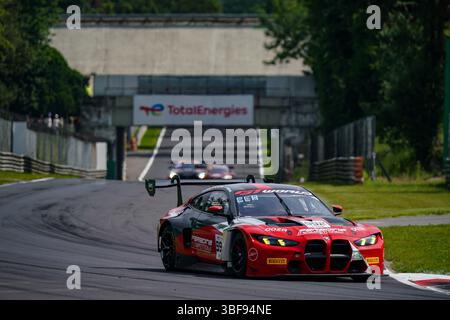 James KELLETT, Pedro EBRAHIM e Charles CLARK alla guida della 992 BMW M4 GT3 EVO del team Paradine Competition durante il 4° round del GT World Challenge Europe by AWS, 31 2025 all'autodromo Nazionale Monza. Crediti: Luca Rossini/e-Mage/Alamy Live News Foto Stock