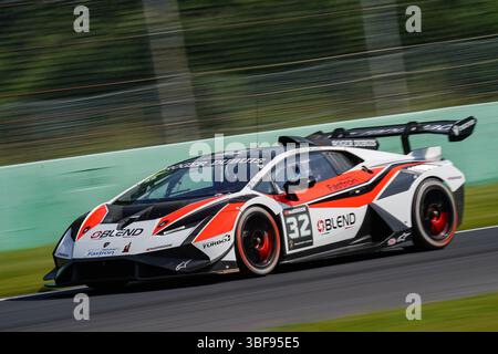 Paolo Biglieri alla guida del (#32) Lamborghini Huracan Super Trofeo EVO2 del team ASR durante il 2° round del Lamborghini Super Trofeo Europa, 30 maggio - 1 giugno 2025 all'autodromo Nazionale di Monza. Crediti: Luca Rossini/e-Mage/Alamy Live News Foto Stock