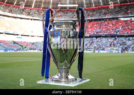 Monaco, Germania. 31 maggio 2025. Trofeo della finale di Champions League 2024/2025 tra PSG e Internazionale allo stadio Munich Football Arena di Monaco (Germania), 31 maggio 2025. Crediti: Insidefoto/Alamy Live News Foto Stock