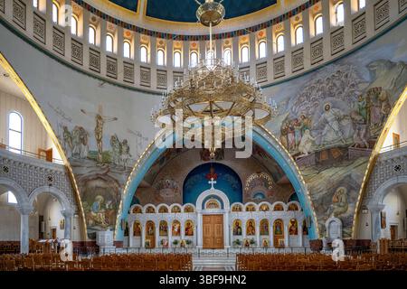 All'interno della cattedrale ortodossa della risurrezione di Cristo, Tirana, Albania Foto Stock