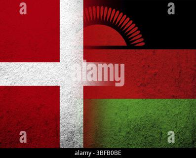 Regno di Danimarca bandiera nazionale con la Repubblica del Malawi bandiera nazionale. Grunge sfondo Foto Stock