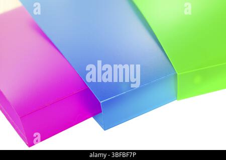 Tre cartelle multicolore su sfondo bianco Foto Stock