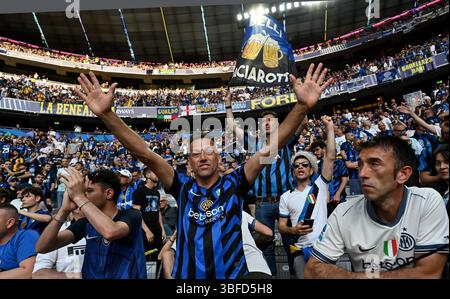 Monaco, Germania. 31 maggio 2025. MONACO DI BAVIERA, GERMANIA - MAGGIO 31: Tifosi del FC Internazionale, prima della finale di UEFA Champions League 2025 tra Paris Saint-Germain e FC Internazionale Milano all'Allianz Arena il 31 maggio 2025 a Monaco di Baviera, Germania. (Foto di MB Media) credito: MB Media Solutions/Alamy Live News Foto Stock