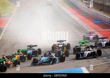 Montmelo, Espagne. 1 giugno 2025. Partenza della gara durante il 5° round del Campionato FIA di Formula 3 2025 dal 30 maggio al 1° giugno 2025 sul circuito di Barcellona-Catalunya, a Montmelo, Spagna - Photo Charly López/DPPI Credit: DPPI Media/Alamy Live News Foto Stock