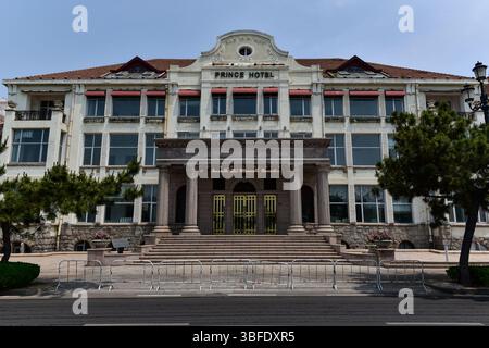 Zhanqiao Prince Hotel, un edificio in stile coloniale tedesco a Qingdao, Shandong, Cina Foto Stock