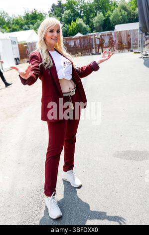 Antje Klann beim 13. SchlagerOlymp 2025 auf dem Zentralen Festplatz. Berlino, 31.05.2025 *** Antje Klann at the 13 SchlagerOlymp 2025 at the Central Festival Square Berlin, 31 05 2025 foto:XB.xDummerx/xFuturexImagex schlagerolymp 5619 Foto Stock