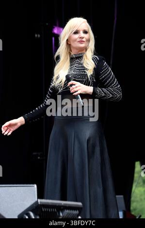 Antje Klann beim 13. SchlagerOlymp 2025 auf dem Zentralen Festplatz. Berlino, 31.05.2025 *** Antje Klann at the 13 SchlagerOlymp 2025 at the Central Festival Square Berlin, 31 05 2025 foto:Xn.xKubelkax/xFuturexImagex schlagerolymp 5546 Foto Stock