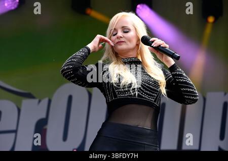 Antje Klann beim 13. SchlagerOlymp 2025 auf dem Zentralen Festplatz. Berlino, 31.05.2025 *** Antje Klann at the 13 SchlagerOlymp 2025 at the Central Festival Square Berlin, 31 05 2025 foto:Xn.xKubelkax/xFuturexImagex schlagerolymp 5544 Foto Stock