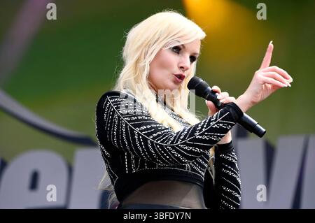 Antje Klann beim 13. SchlagerOlymp 2025 auf dem Zentralen Festplatz. Berlino, 31.05.2025 *** Antje Klann at the 13 SchlagerOlymp 2025 at the Central Festival Square Berlin, 31 05 2025 foto:Xn.xKubelkax/xFuturexImagex schlagerolymp 5543 Foto Stock