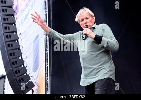 Bernhard Brink beim 13. SchlagerOlymp 2025 auf dem Zentralen Festplatz. Berlino, 31.05.2025 *** Bernhard Brink al 13 SchlagerOlymp 2025 al Central Festival Square di Berlino, 31 05 2025 foto:Xn.xKubelkax/xFuturexImagex schlagerolymp 5556 Foto Stock