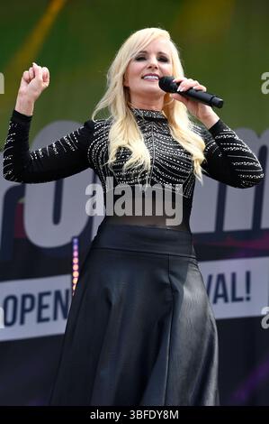 Antje Klann beim 13. SchlagerOlymp 2025 auf dem Zentralen Festplatz. Berlino, 31.05.2025 *** Antje Klann at the 13 SchlagerOlymp 2025 at the Central Festival Square Berlin, 31 05 2025 foto:Xn.xKubelkax/xFuturexImagex schlagerolymp 5541 Foto Stock