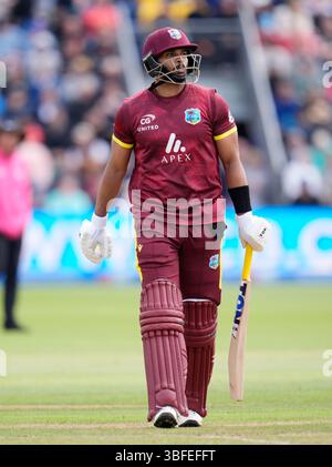Brandon King delle Indie occidentali mostra la sua reiezione mentre parte dopo che l'inglese Adil Rashid (non nella foto) ha preso il suo wicket durante il secondo match maschile One Day International al Sophia Gardens di Cardiff. Data foto: Domenica 1 giugno 2025. Foto Stock