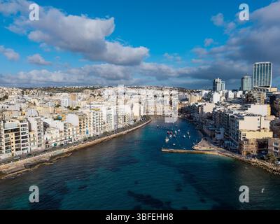 Foto drone di Saint Julian's Bay Malta Foto Stock