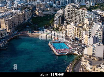 Foto drone di Saint Julian's Bay Malta Foto Stock