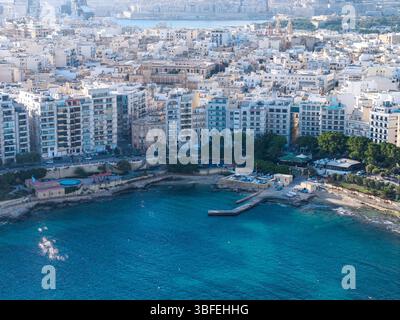 Foto drone di Saint Julian's Bay Malta Foto Stock