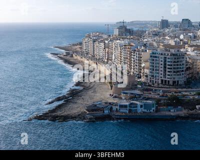 Foto drone di Saint Julian's Bay Malta Foto Stock
