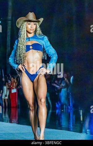 Miami Beach, Stati Uniti. 31 maggio 2025. Jilly Anais la pista durante lo Sports Illustrated Swimsuit Show 2025 al W Hotel, Miami Beach, Florida, sabato 31 maggio, 2025. foto di Gary i Rothstein/UPI credito: UPI/Alamy Live News Foto Stock