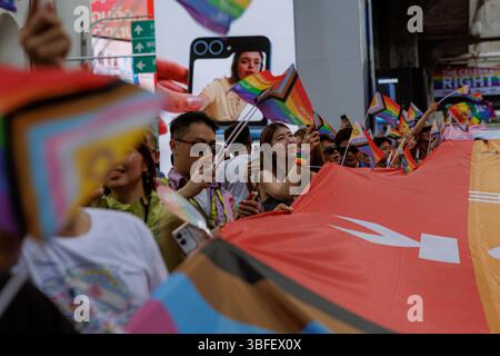 Bangkok, Thailandia. 1 giugno 2025. I sostenitori LGBTQ partecipano a una parata dell'orgoglio a Bangkok, Thailandia, domenica 1 giugno 2025. (Credit Image: © Andre Malerba/ZUMA Press Wire) SOLO PER USO EDITORIALE! Non per USO commerciale! Crediti: ZUMA Press, Inc./Alamy Live News Foto Stock