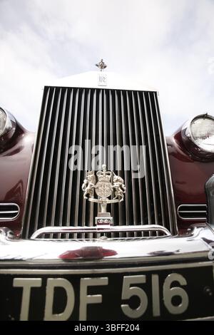 1 giugno 2025, Brighton, Inghilterra Classic Cars arrivano a Brighton Classic Cars and Kits car si riuniscono lungo il lungomare di Brighton. Le auto hanno percorso un percorso di 80 miglia dal Brooklands Museum nel Surrey, prima di allinearsi lungo Madeira Drive. Foto: Roland Ravenhill/Alamy Foto Stock