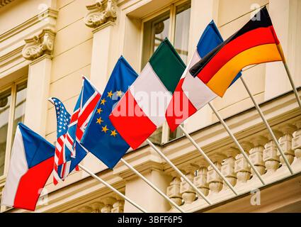 International Flags of USA, Francia, Italia, Germania, Regno Unito, Unione europea, Repubblica Ceca Foto Stock