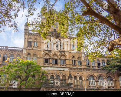 Mumbai, Maharashtra, India. Il famoso edificio dell'Elphinstone College. Foto Stock