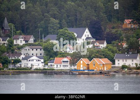 Norwegian gisches Küstendorf am Oslofjord – Bunte Holzhäuser und Sommeridyle a Norwegen Foto Stock