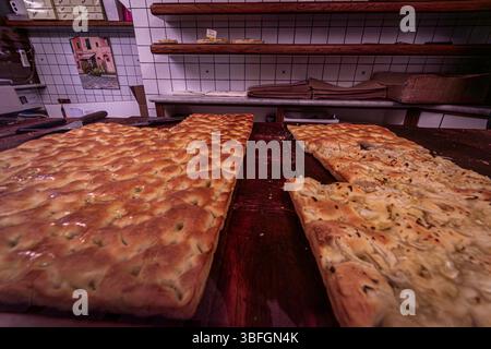 Focaccia tradizionale, primo piano, l'antica ricetta ligure. Foto Stock