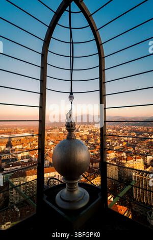 Veduta panoramica di Torino dalla cima della Mole Antonelliana. La Mole Terrace. Foto Stock