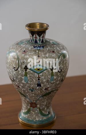 Vaso di porcellana cinese antico Foto Stock