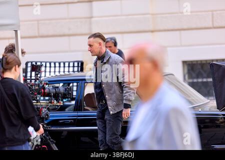 Vienna, Austria. 26 maggio 2025. Riprese della seconda stagione della serie Netflix "Crooks" presso la chiesa della Minoritenkirche di Vienna, Austria, il 26 maggio 2025. Lukas WATZL - 20250526 PD19634 credito: APA-PictureDesk/Alamy Live News Foto Stock