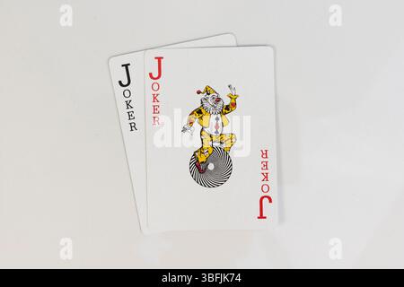 Carte Joker su sfondo bianco Foto Stock