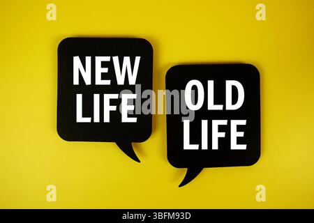 Testo New Life vs Old Life su sfondo giallo con la bolla vocale Foto Stock