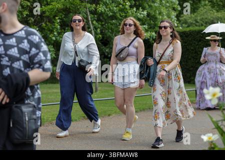 Londra, Regno Unito. 31 maggio 2025. La gente ha visto camminare a Hyde Park in una giornata calda nella capitale. (Credit Image: © Dinendra Haria/SOPA Images via ZUMA Press Wire) SOLO PER USO EDITORIALE! Non per USO commerciale! Foto Stock