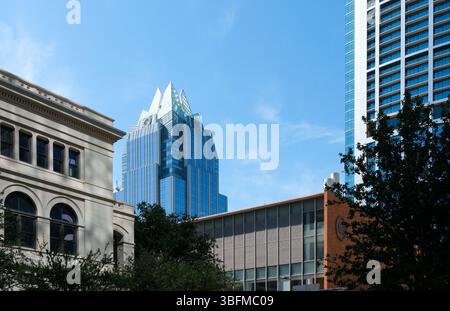27 MAGGIO 2025 - Austin, Texas, USA - la Frost Bank Tower o il Owl Building nel centro di Austin, Texas. Foto Stock