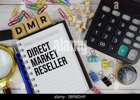 DMR - acronimo Direct Market Reseller (rivenditore diretto) su blocco note, informazioni aziendali e finanziarie Foto Stock