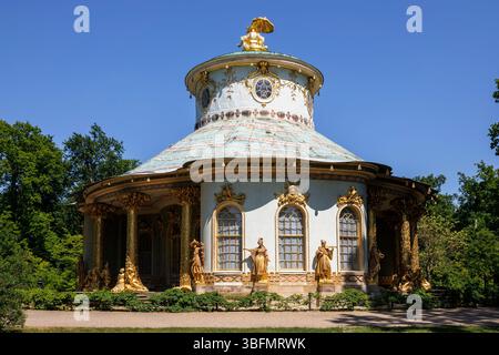 La Casa Cinese, nota anche come Casa del tè Cinese nel Parco del Palazzo Sanssouci, Potsdam, Brandeburgo, Germania. das Chinesische Haus auch al Chin Foto Stock