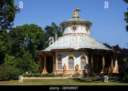 La Casa Cinese, nota anche come Casa del tè Cinese nel Parco del Palazzo Sanssouci, Potsdam, Brandeburgo, Germania. das Chinesische Haus auch al Chin Foto Stock