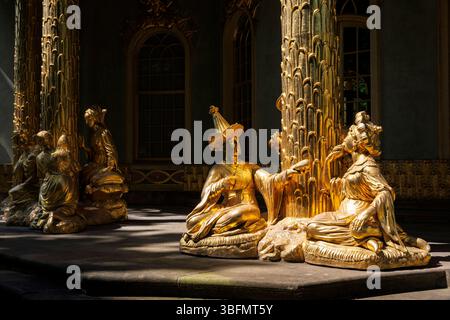 Gruppo di figure della Casa Cinese, nota anche come Casa del tè cinese nel Parco del Palazzo Sanssouci, Potsdam, Brandeburgo, Germania. Figurengruppe Foto Stock